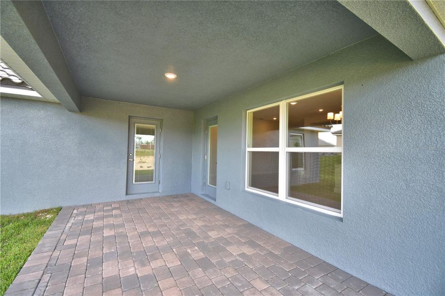 Exterior details and patio area of a home in Lake Juliana Estates, Auburndale (Image 3).
