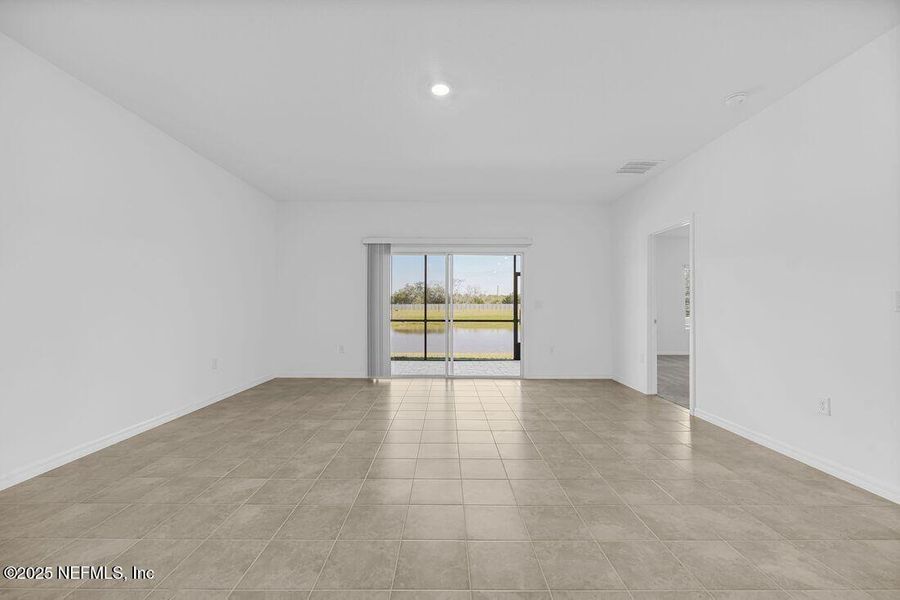 Spacious, unfurnished interior of a new home in Coopers Meadow, Jacksonville (Image 25).