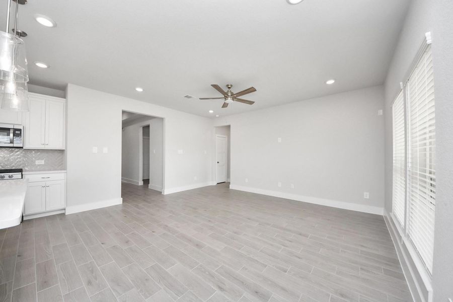 Spacious, unfurnished interior of a new home in Laurel Landing: Landmark Collection, Alvin (Image 29).