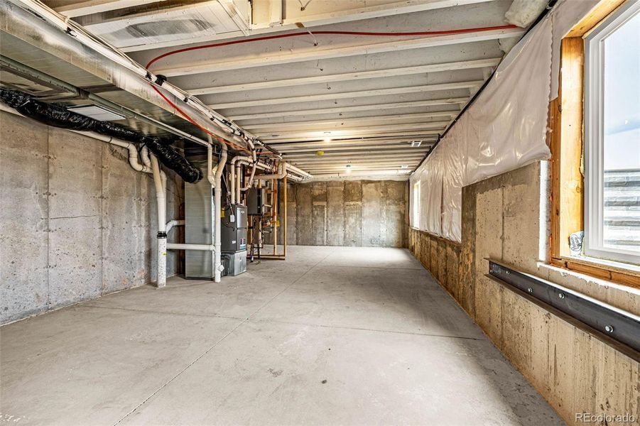 Spacious, unfurnished interior of a new home in , Colorado Springs (Image 18).