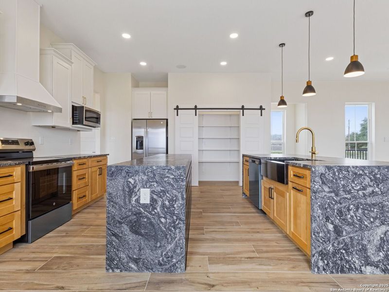 Furnished interior view inside a new home in , La Vernia (Image 8).