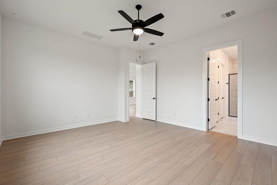 Spacious, unfurnished interior of a new home in Heritage, Dripping Springs (Image 34).