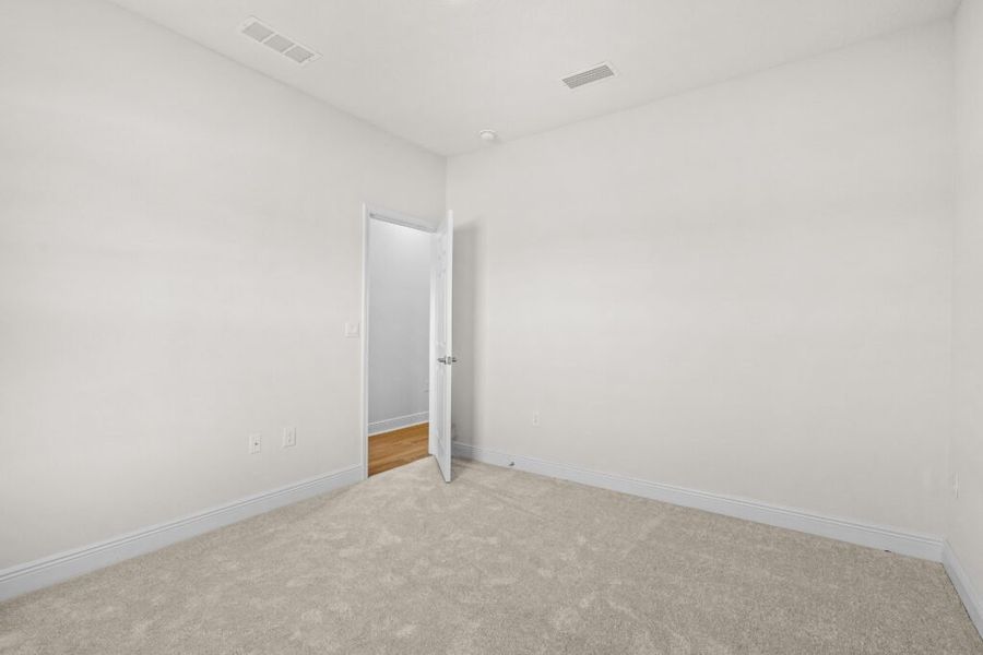 Spacious, unfurnished interior of a new home in Lake Merial, Panama City (Image 32).