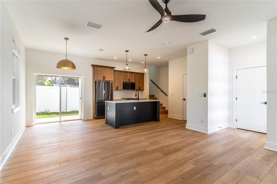 Spacious, unfurnished interior of a new home in , Orlando (Image 7).