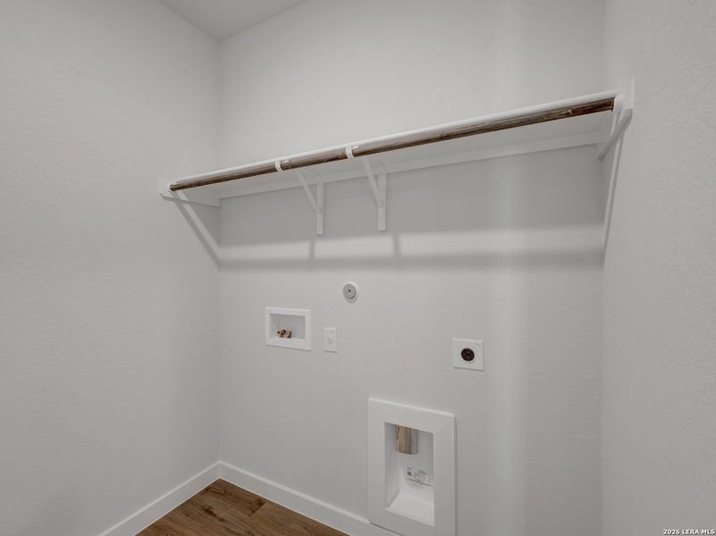 Spacious, unfurnished interior of a new home in , San Antonio (Image 33).