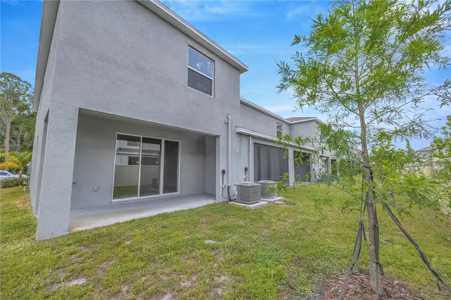 Exterior details and patio area of a home in , Wesley Chapel (Image 4).