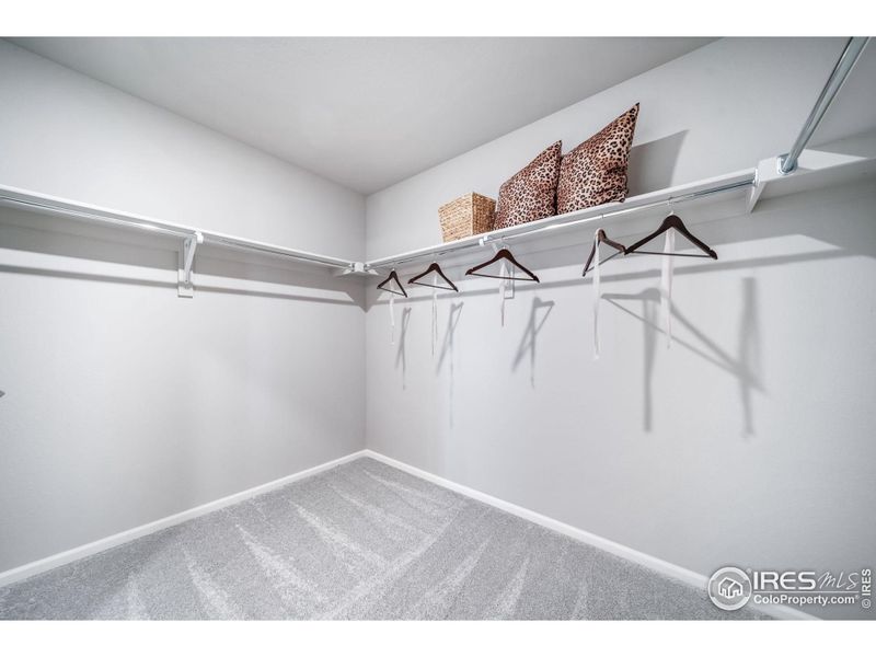 Spacious, unfurnished interior of a new home in Thompson River Ranch, Johnstown (Image 16).