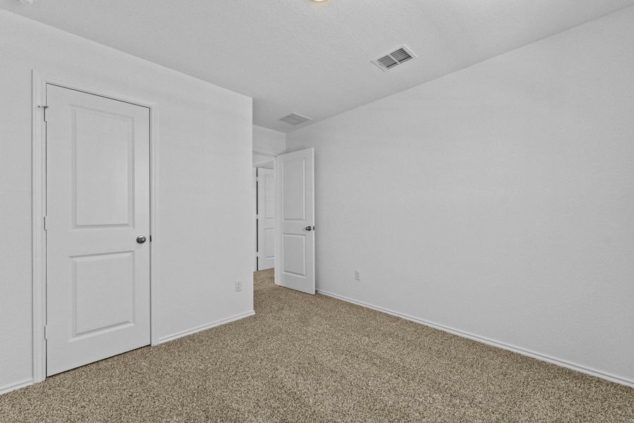 Spacious, unfurnished interior of a new home in Valverde, Bastrop (Image 31).