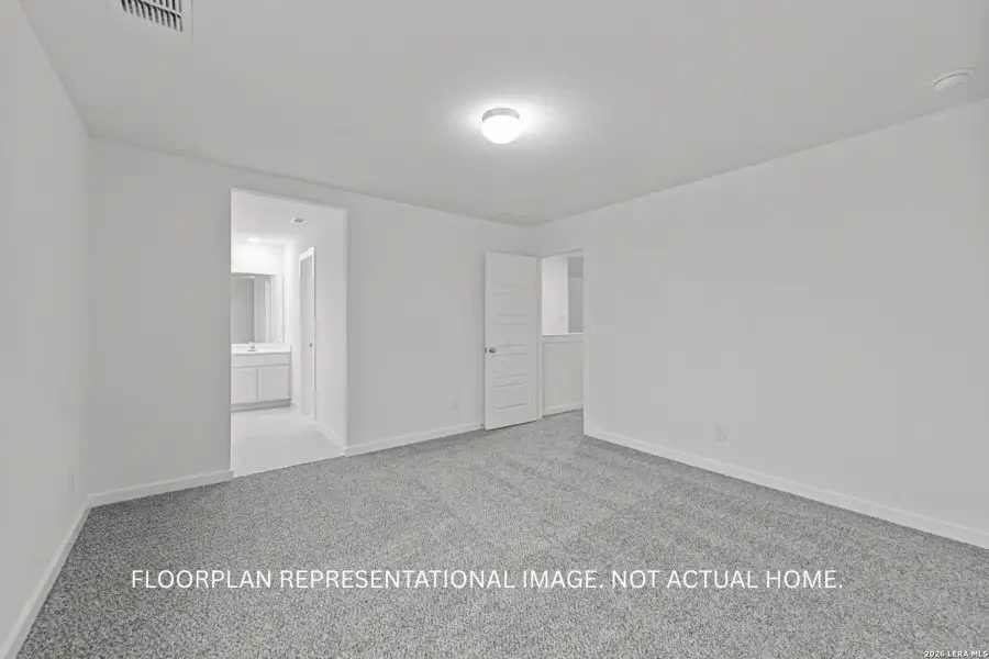 Spacious, unfurnished interior of a new home in Winding Brook, San Antonio (Image 16).