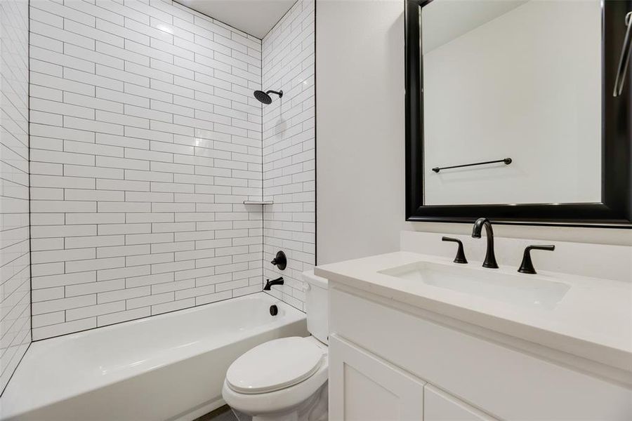 Furnished interior view inside a new home in King Crossing Estates, Van Alstyne (Image 4). Furnished interior view inside a new home in King Crossing Estates, Van Alstyne (Image 4).