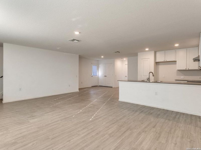 Spacious, unfurnished interior of a new home in Mission del Lago, San Antonio (Image 21). Spacious, unfurnished interior of a new home in Mission del Lago, San Antonio (Image 21).