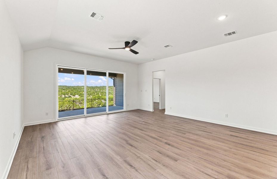 Representative unfurnished interior of a home built from the Elliott by Pulte Homes in West Cypress Hills, Spicewood (Image 19).