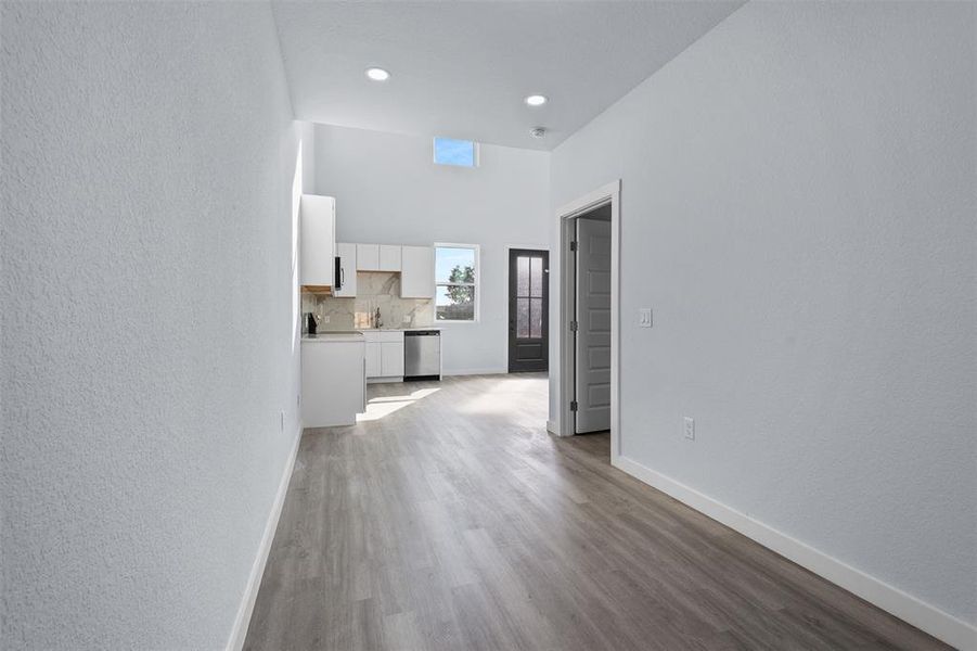 Spacious, unfurnished interior of a new home in , Granbury (Image 12).