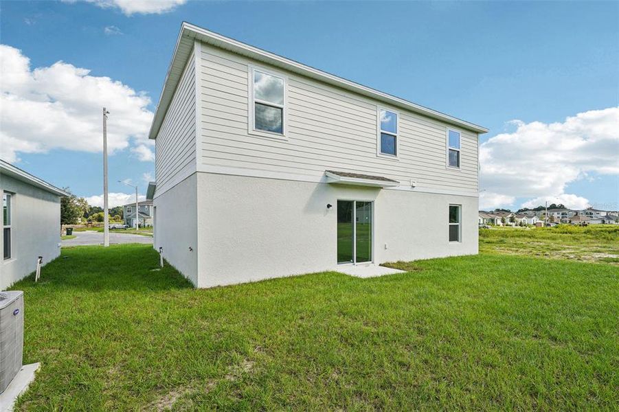 Exterior details and patio area of a home in West Oak, Ocala (Image 7).