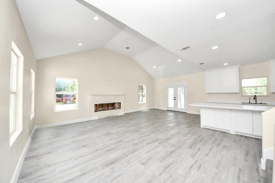 Spacious, unfurnished interior of a new home in , Cleveland (Image 12).