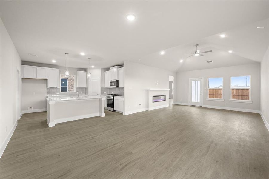 1408 Blackthorne- Dining-2