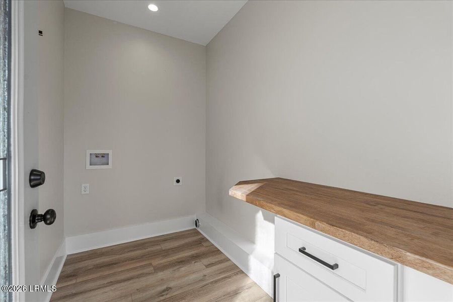 Spacious, unfurnished interior of a new home in , Beaufort (Image 24).