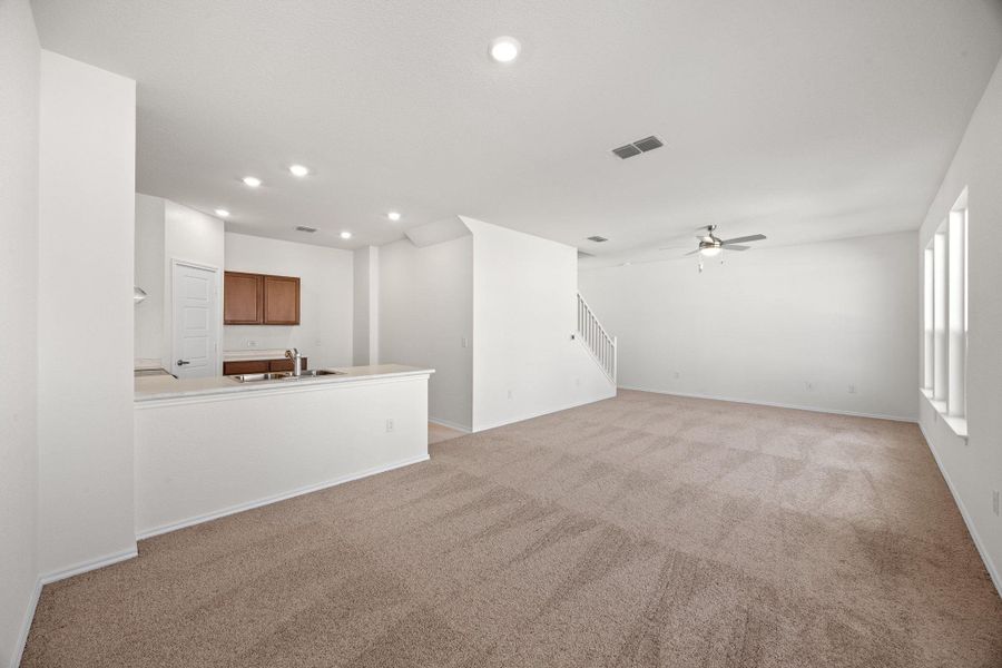 Spacious, unfurnished interior of a new home in Creekside at Estancia, Austin (Image 16).