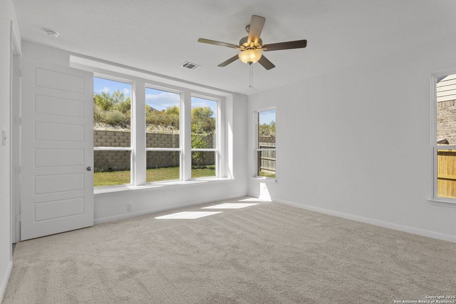 Spacious, unfurnished interior of a new home in Ladera 50', San Antonio (Image 15).