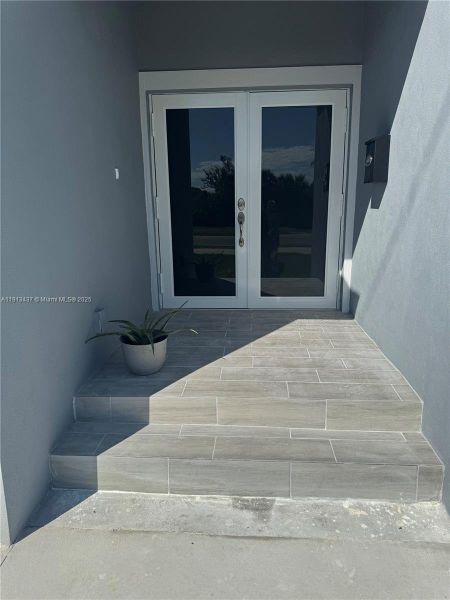 Exterior details and patio area of a home in , Port Charlotte (Image 17).
