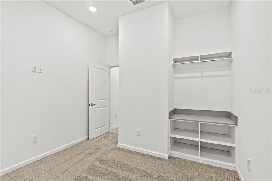 Spacious, unfurnished interior of a new home in , Orlando (Image 31).