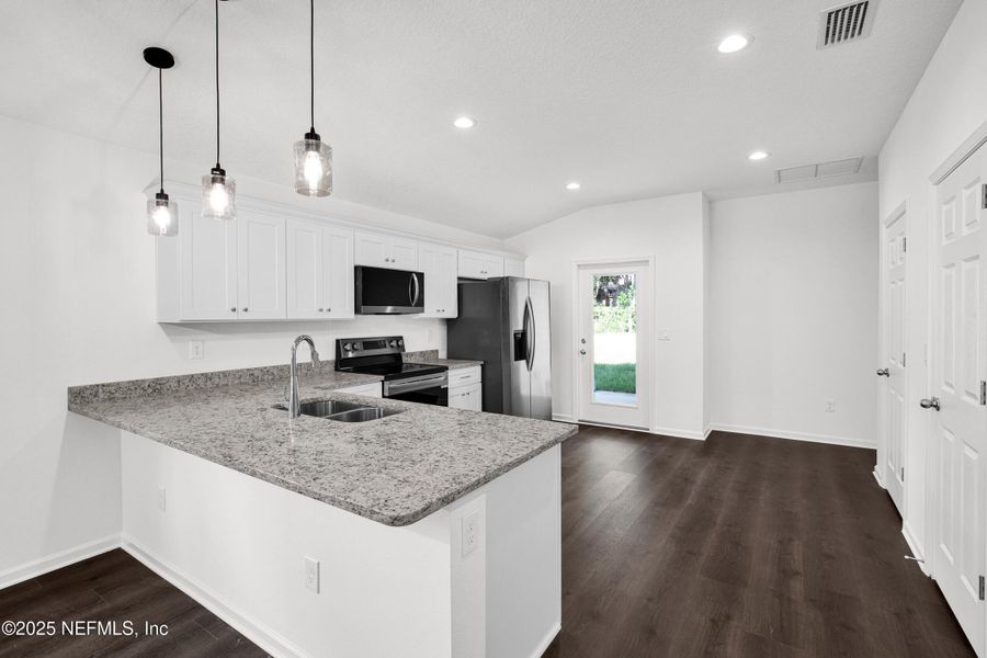Furnished interior view inside a new home in , Palatka (Image 10).