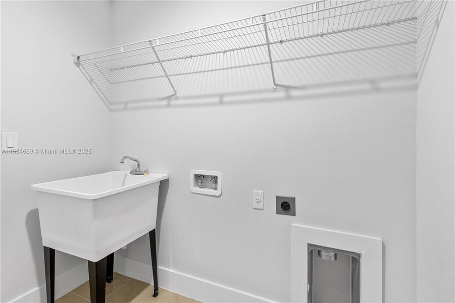 Furnished interior view inside a new home in , Lehigh Acres (Image 6). Furnished interior view inside a new home in , Lehigh Acres (Image 6).