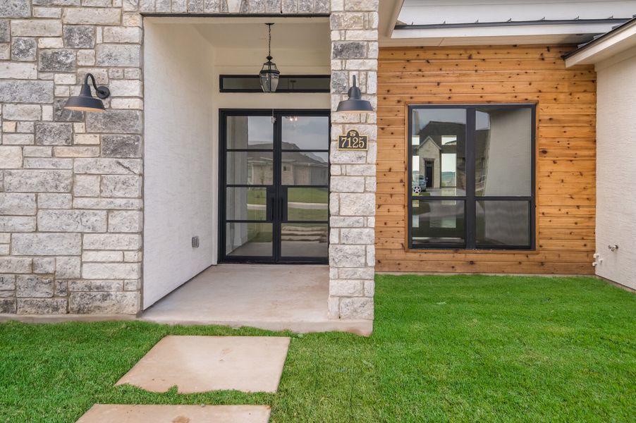 Representative exterior details of a home built from the The Scottsdale 5000 by Whitestone Custom Homes in Johnson Ranch, Bulverde (Image 25).