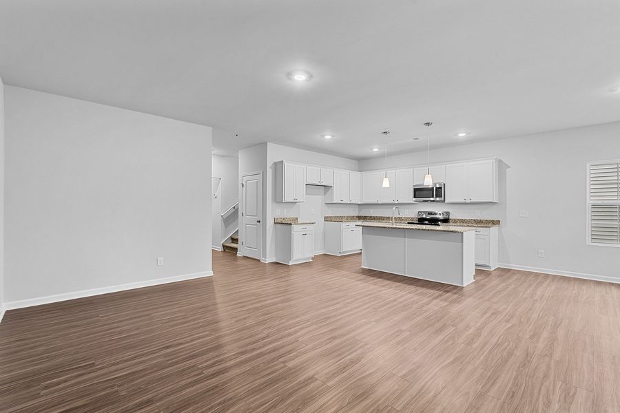 Spacious, unfurnished interior of a new home in Fieldstone, Lexington (Image 16).