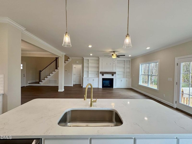 6b81e984-a393-4172-80cf-bacee249399b