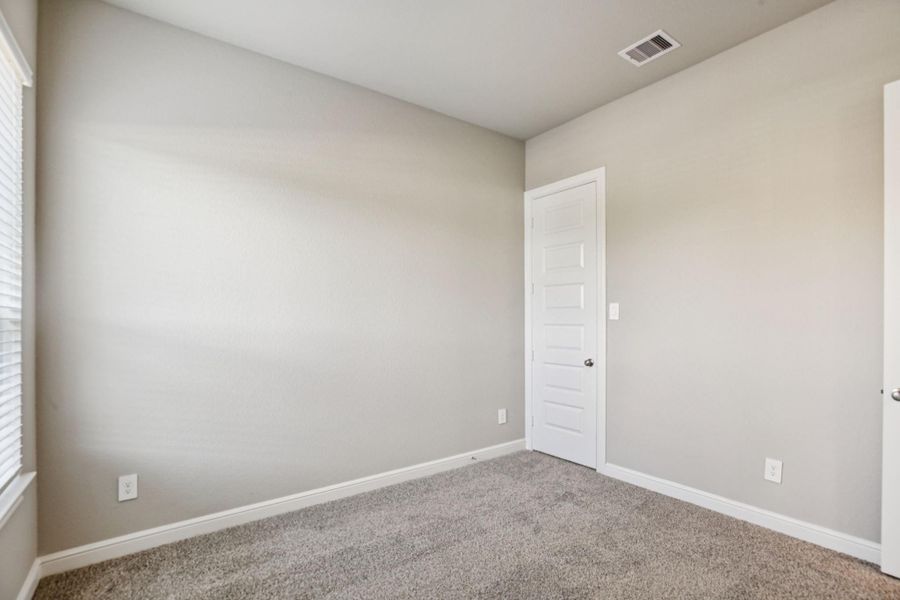 Spacious, unfurnished interior of a new home in Kemah Crossing - Luxe Series, Kemah (Image 27).