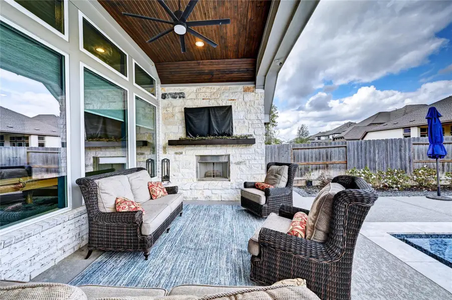 Exterior details and patio area of a home in Artavia 70′, Conroe (Image 25).