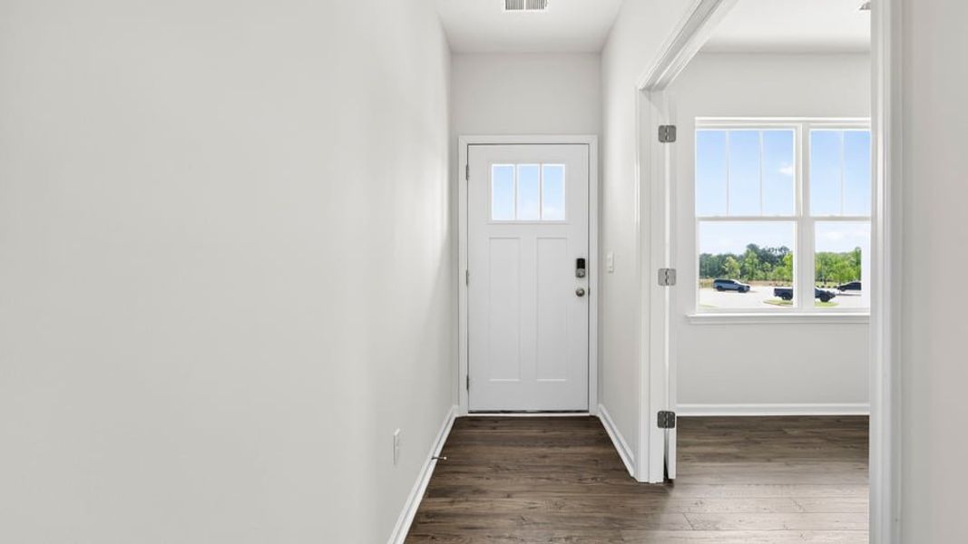 Spacious, unfurnished interior of a new home in Sage Grove, Lyman (Image 15).