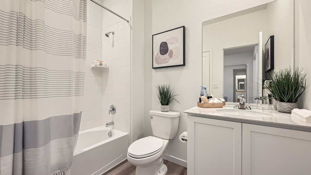 041025 1974 Graham Bath2 F1 Base2