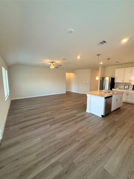 Spacious, unfurnished interior of a new home in Wall Street Village, Richmond (Image 36).