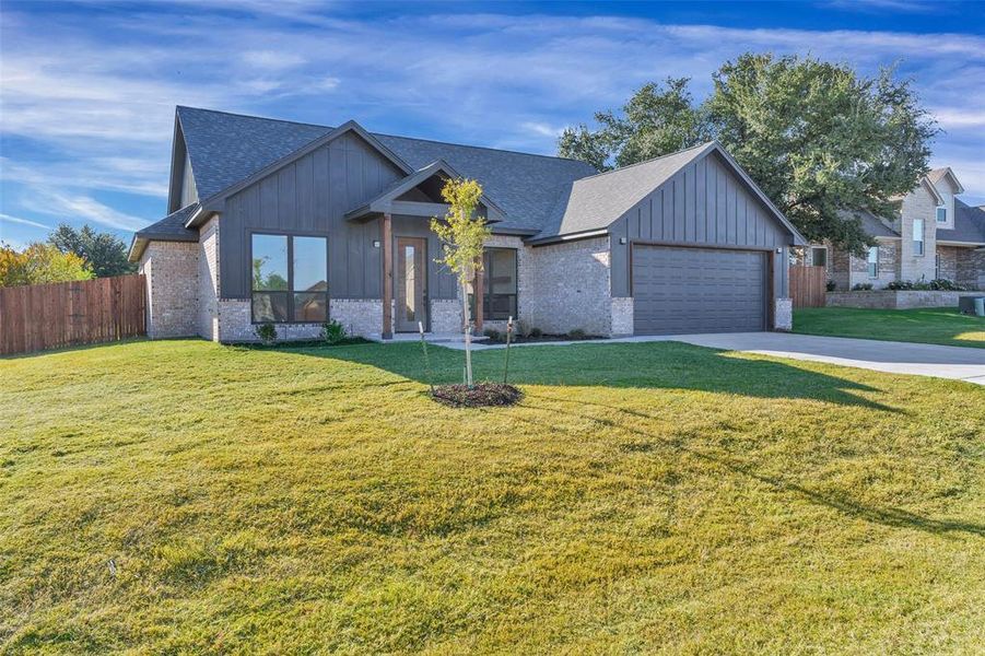 Exterior details and patio area of a home in , Granbury (Image 22).