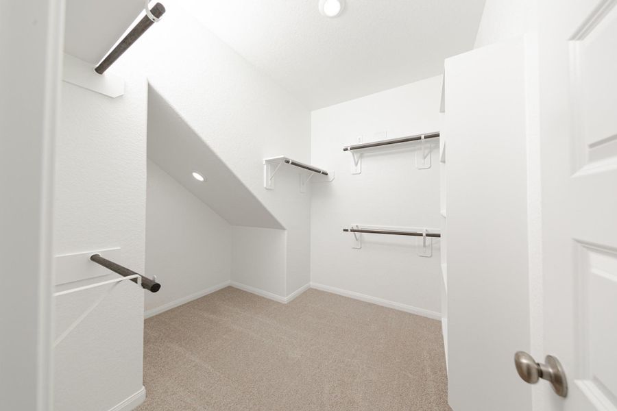 Spacious, unfurnished interior of a new home in Wayside Village, Houston (Image 12).