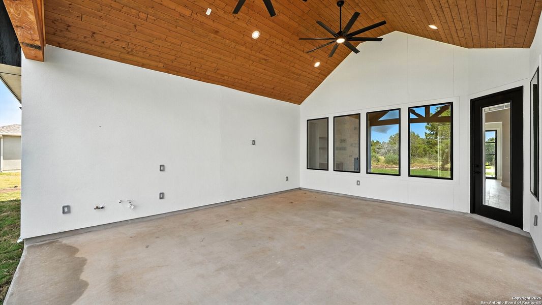 Spacious, unfurnished interior of a new home in , Spring Branch (Image 35).