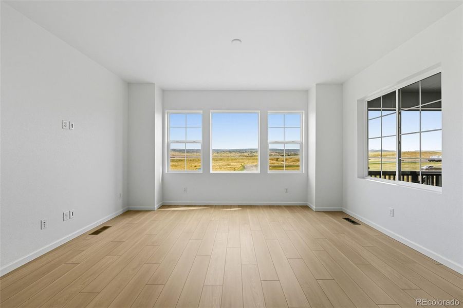 8828 Whiteclover ~ Ready Now