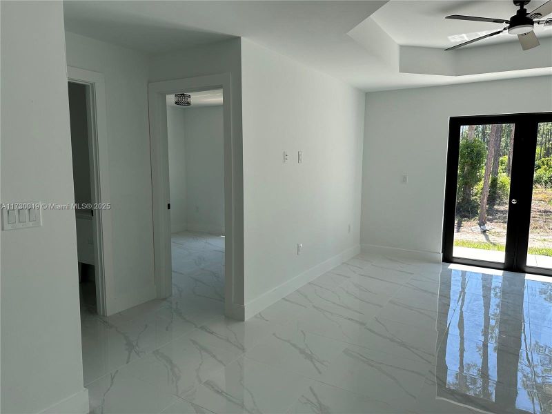 Spacious, unfurnished interior of a new home in , Lehigh Acres (Image 7).