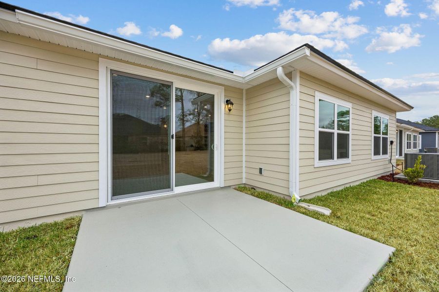 Exterior details and patio area of a home in Weston Woods, Jacksonville (Image 16).