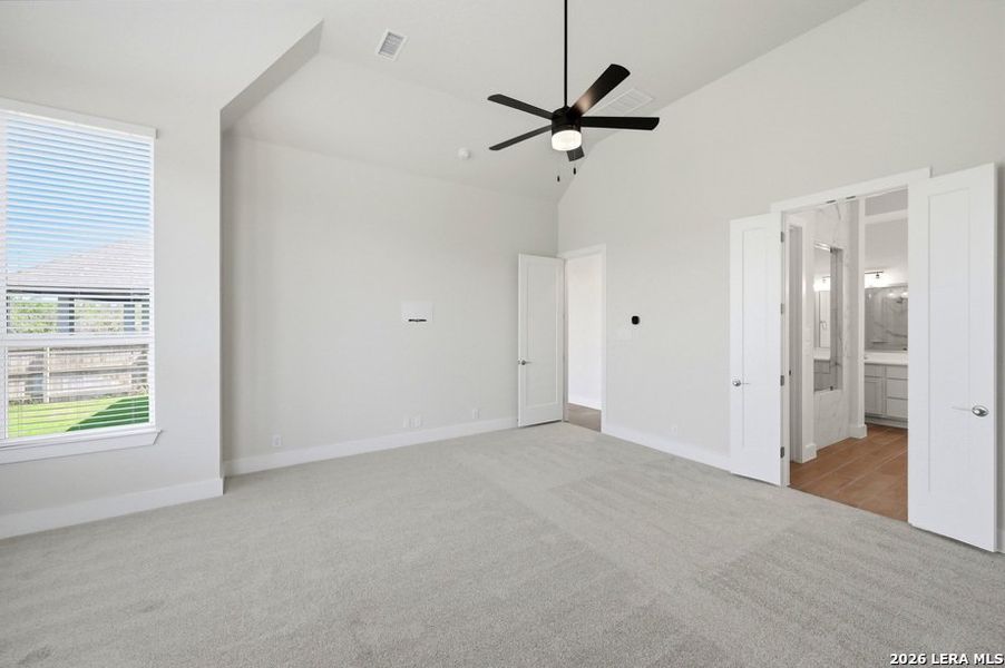 Spacious, unfurnished interior of a new home in Briggs Ranch, San Antonio (Image 20).