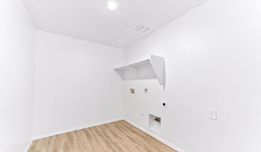 Spacious, unfurnished interior of a new home in Blackhawk, Tucson (Image 20).