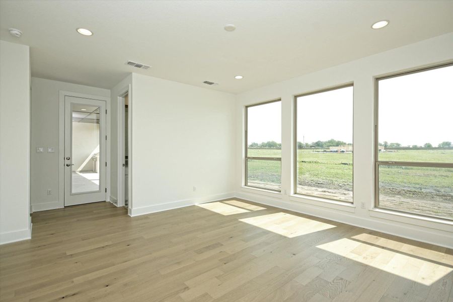 Spacious, unfurnished interior of a new home in Scofield Farms Estates, Georgetown (Image 18).
