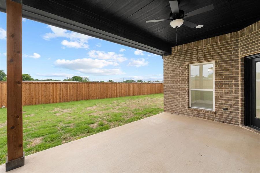 Exterior details and patio area of a home in , Mabank (Image 3).