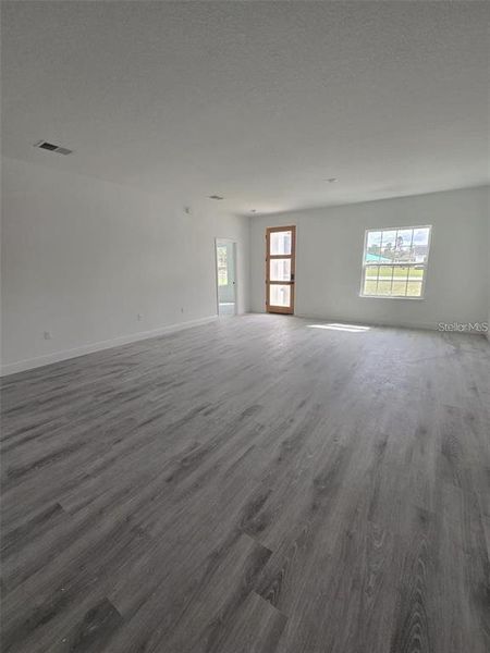 Spacious, unfurnished interior of a new home in , Ocala (Image 10).