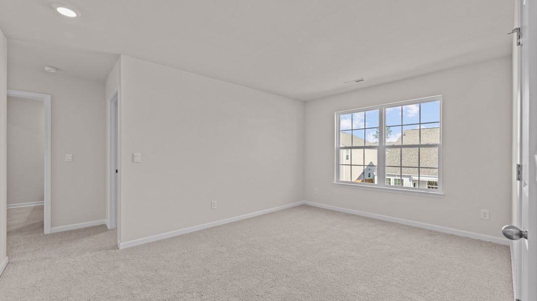 Spacious, unfurnished interior of a new home in East Ridge, Ayden (Image 29).