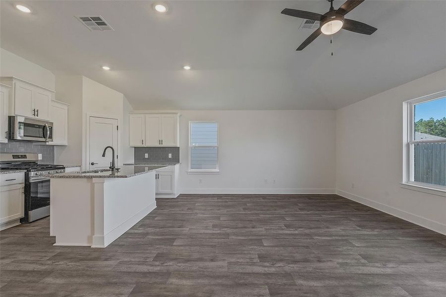 Image 29 of a home in Grand Oaks Reserve.