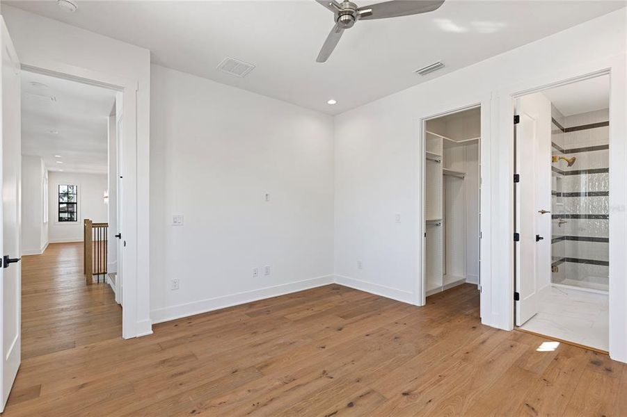 Spacious, unfurnished interior of a new home in , St. Petersburg (Image 21).