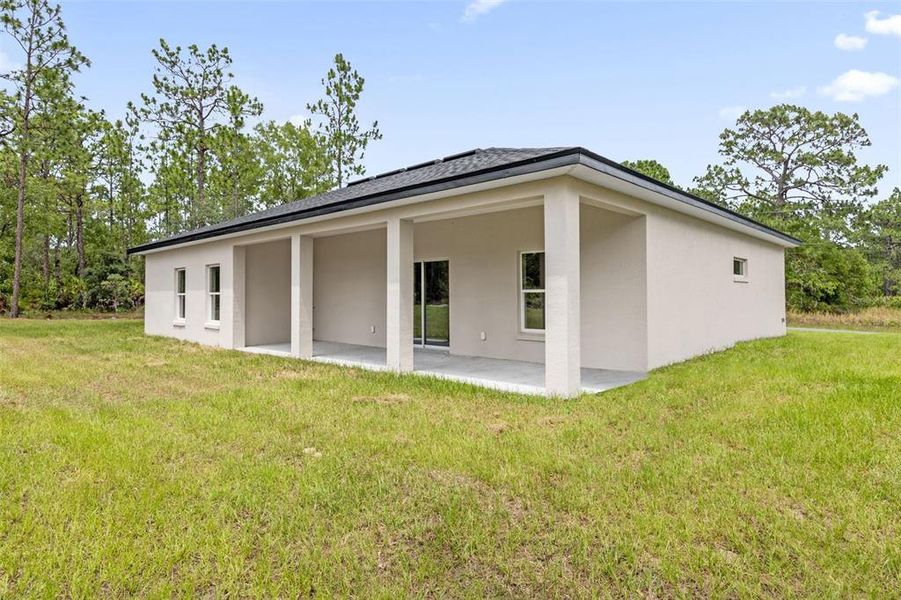 Exterior details and patio area of a home in , Citrus Springs (Image 3).